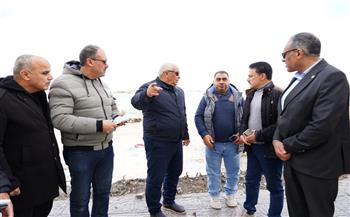 محافظ مطروح يتابع ميدانيًا تطوير  ورفع كفاءة كورنيش المدينة