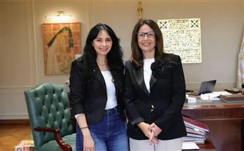 وزيرة الثقافة تبحث مع عازفة الماريمبا نسمة عبد العزيز إطلاق كرنفال «بهجة وبسمة» 
