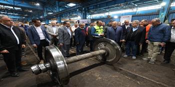 وزير النقل يتفقد ورش كوم أبو راضي ومصنع كولواي مصر ويتناول الإفطار مع العاملين