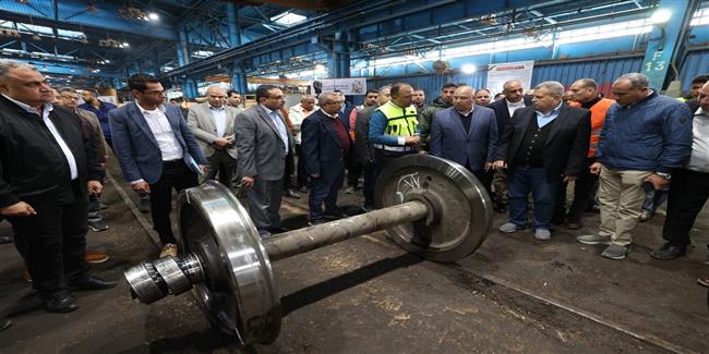 وزير النقل يتفقد ورش كوم أبو راضي ومصنع كولواي مصر ويتناول الإفطار مع العاملين