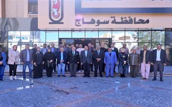 محافظ سوهاج يتفقد إدارات الديوان العام ويوجه بزيادة فاعلية الأداء وتحسين الخدمات المقدمة للمواطنين