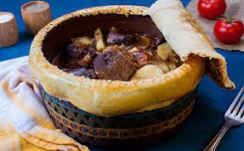 تعرفي على طريقة عمل فخارة القلب والكلاوي المغطاة بالعجين