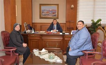 محافظ بورسعيد يستقبل رئيس الإدارة المركزية لإقليم القناة الثقافي للتهنئة بتوليه منصبه