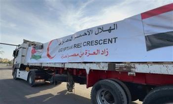 الهلال الأحمر المصري يدفع قافلة زاد العزة 145 إلى غزة بمساعدات شتوية ضخمة