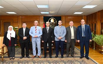 "المنشاوي" يترأس اجتماع لجنة الوظائف القيادية بجامعة أسيوط 