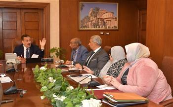 محافظ بورسعيد يبحث آليات تطوير عدد من الأسواق للارتقاء بجودة الخدمات المقدمة للمواطنين