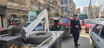 حملات مرورية مكثفة لضبط سيارات الأجرة "السرفيس" والتكاتك المخالفة بشوارع ( المحافظة والجامعة والجلاء والتحرير)