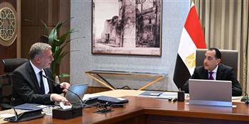 رئيس الوزراء يستعرض مستجدات عددٍ من مشروعات وملفات عمل وزارة البترول