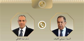وزير الخارجية يبحث مع نظيره الروسي العلاقات الثنائية والقضايا الإقليمية والدولية