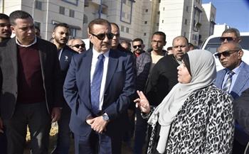 محافظ بورسعيد يتفقد سير العمل في مشروع "إنشاء 111 عمارة سكنية" باللحى الإماراتي