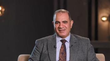 وليد رشاد يحذر: الإفراط في الاستيكرات يضعف عمق العلاقات ويشوّه المشاعر