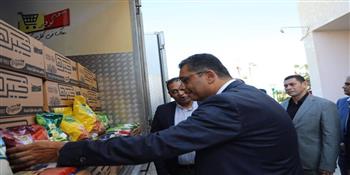 محافظ البحر الأحمر يطّلع على منتجات سيارات «مستقبل مصر» المخصصة للمدن دون منافذ ثابتة