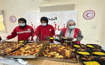 في سادس أيام رمضان..  «هلال الخير» تتواصل بإقامة موائد الإفطار وتوزيع السلال الغذائية