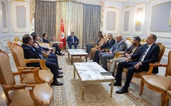 سفير مصر بتونس يبحث مع رئيس المجلس الوطني للجهات والأقاليم التونسي تعزيز التعاون البرلماني بين البلدين