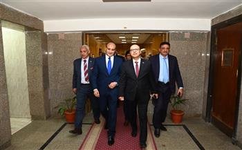 الدكتور أحمد المنشاوي يستقبل محافظ أسيوط اللواء محمد علوان في حفل إفطار مجلس جامعة أسيوط