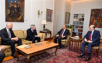 وزير الخارجية يؤكد الأهمية التي توليها الحكومة لتمكين القطاع الخاص وجذب المزيد من الاستثمارات الأجنبية