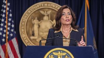 حاكمة نيويورك تطالب إدارة ترامب برد 13.5 مليار دولار بعد إلغاء رسوم جمركية