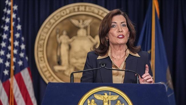 حاكمة نيويورك تطالب إدارة ترامب برد 13.5 مليار دولار بعد إلغاء رسوم جمركية