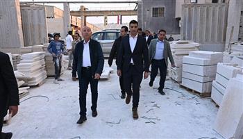 وزير الصناعة يتفقد 5 مصانع رخام وجرانيت بشق الثعبان لدعم الإنتاج والصادرات