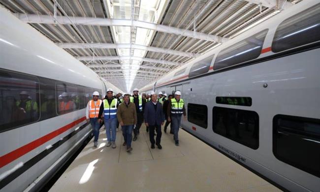 وزير النقل يتابع أعمال تنفيذ الخط الأول من شبكة القطار الكهربائي السريع