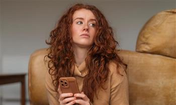 للنساء.. سمات مميزة لدى من ينفصل ذهنيًا أثناء المحادثات المملة