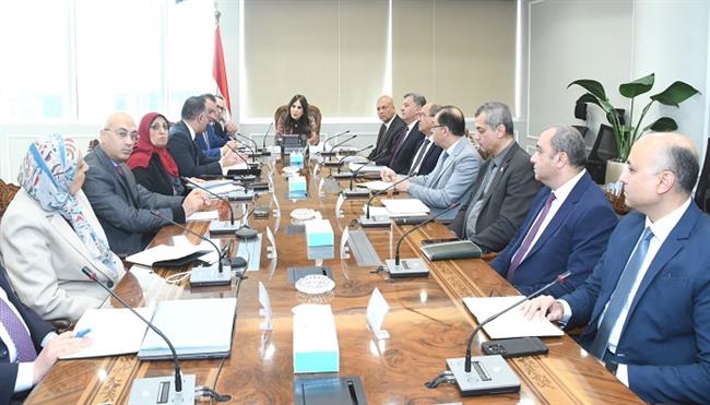 وزيرة الإسكان وصندوق التنمية الحضرية يتابعان المشروعات المشتركة لتعزيز التطوير العمراني  