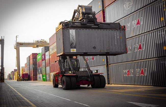 اقتصادية قناة السويس تعلن تنفيذ مشروع ساحات انتظار متطورة ومنظومة لإعادة توجيه الشاحنات