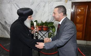 محافظ المنوفية يستقبل الأنبا مكسيموس أسقف بنها وقويسنا لتقديم التهنئة بتوليه مهام منصبه
