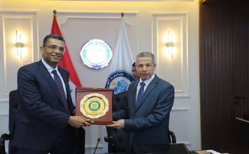 محافظ البحر الأحمر: دور الجامعة لا يقف داخل أسوارها ويجب أن يلمسه المواطن