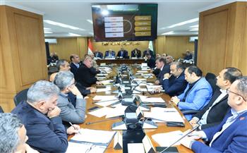 محافظ الجيزة يترأس اجتماع المجلس التنفيذي ويشدد على الانضباط وتسريع وتيرة العمل