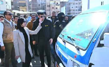 خلال جولة مفاجئة.. محافظ البحيرة تستوقف عدد من سيارات السرفيس بدمنهور
