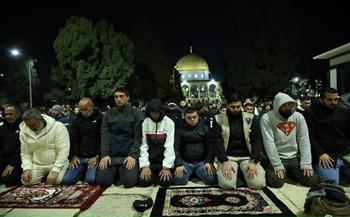 40 ألف مصلٍ يؤدون صلاتي العشاء والتراويح في المسجد الأقصى