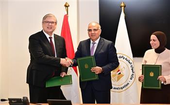 سويلم وسفير هولندا بالقاهرة ونائب وزير الخارجية يوقعوا اتفاقية منحة تمويل دراسة جدوى حماية الشواطىء