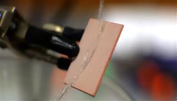 طلاء عازل يمنع التصاق السوائل الساخنة بالأسطح