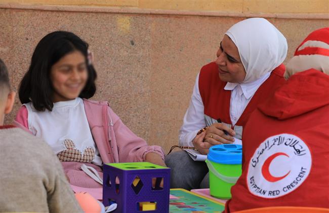 بعد أهوال الحرب.. طفلة فلسطينية: وجدت في مصر الأمان ومتطوعو الهلال الأحمر أعادوا لي الفرح