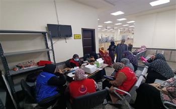 توزيع ٣٥٠ كرتونة مواد غذائية و٣٠٠ بطانية دعماً للأسر الأكثر احتياجاً بالبحيرة ضمن فعاليات "قطار الخير ٢"