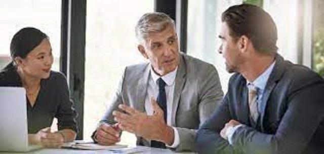 للمرأة العاملة.. نصائح تلفت الانتباه لكلامك خلال الاجتماعات