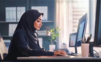 للموظفات.. خبيرة نفسية تقدم نصائح للتوازن بين العمل ومسؤوليات المنزل| خاص