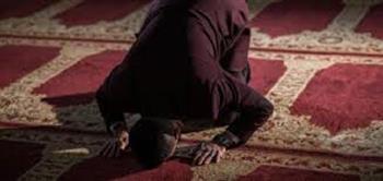 الأزهر للفتوى: لا حرج على المسلم في صلاته ركعتين خفيفتين سُنَّة تحية المسجد أثناء خطبة الجمعة