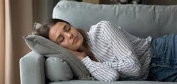 هل نوم القيلولة يضر بصحة المرأة أم لا؟ دراسة توضح