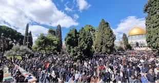 100 ألف مصل أدوا صلاة الجمعة الثانية من رمضان في المسجد الأقصى