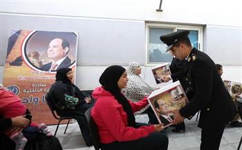 وزارة الداخلية توزع عبوات غذائية بالمجان على الفئات الأولى بالرعاية بالمناطق الحضارية الجديدة