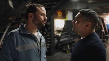 محمد يطلب سلفة وعليا تقع في حب مساعد المخرج في اتنين غيرنا