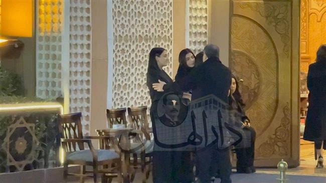 مي عمر تستقبل عزاء والدها في مسجد الشرطة