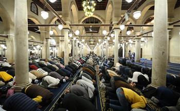 في الليلة العاشرة من رمضان.. آلاف المصلين يتوافدون إلى الجامع الأزهر لأداء صلاتي العشاء والتراويح