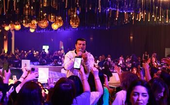 إيهاب توفيق يتألق في حفل سحور رمضاني بالأردن