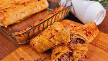 طريقة عمل رول السجق بالرقاق الطري بمذاق المطاعم