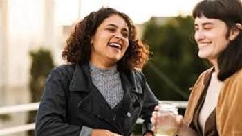 لماذا تجد بعض النساء في التحدث وسيلة للتعبير عن الذات؟