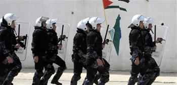 الشرطة الفلسطينية تحذر المواطنين من شظايا الصواريخ وتدعو للبقاء في الطوابق السفلية