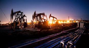 توقعات "الطاقة الأمريكية": نمو إنتاج النفط يتباطأ والذروة بعيدة لأكثر من عقد